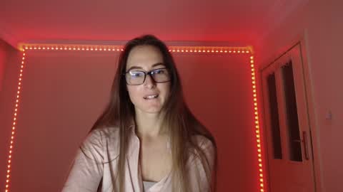 Valensiya online show from November 8, 2025, 9:02 pm