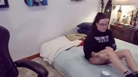 vagelicious online show from November 11, 2025, 1:33 pm