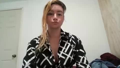 Snapshot of vagimosa chatting on October 15, 2025, 9:20 am vagimosa online show from October 15, 2025, 9:20 am