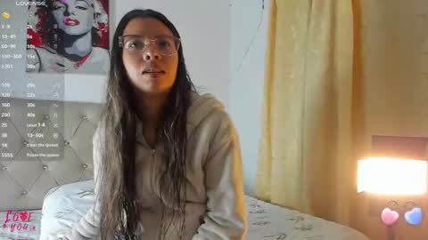 Snapshot of vahiolet_smith chatting on September 18, 2025, 2:57 am Vahiolet smith online show from September 18, 2025, 2:57 am