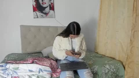 Snapshot of vahiolet_smith chatting on September 19, 2025, 11:38 pm Vahiolet smith online show from September 19, 2025, 11:38 pm
