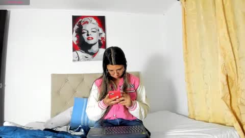 Snapshot of vahiolet_smith chatting on September 25, 2025, 1:09 am Vahiolet smith online show from September 25, 2025, 1:09 am