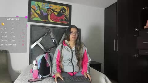 Snapshot of vahiolet_smith chatting on October 8, 2025, 3:15 am Vahiolet smith online show from October 8, 2025, 3:15 am