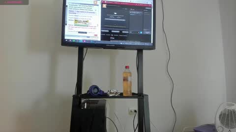 Snapshot of vahiolet_smith chatting on October 14, 2025, 2:01 am Vahiolet smith online show from October 14, 2025, 2:01 am