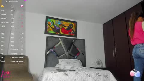 Snapshot of vahiolet_smith chatting on October 15, 2025, 3:28 am Vahiolet smith online show from October 15, 2025, 3:28 am