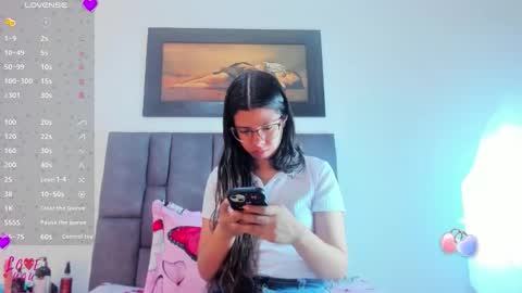 Snapshot of vahiolet_smith chatting on April 1, 2026, 3:07 am Vahiolet smith online show from April 1, 2026, 3:07 am