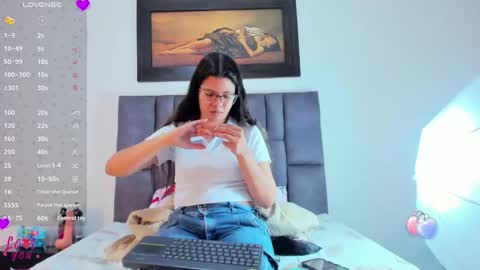 Snapshot of vahiolet_smith chatting on April 9, 2026, 3:06 am Vahiolet smith online show from April 9, 2026, 3:06 am