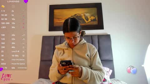 Snapshot of vahiolet_smith chatting on April 11, 2026, 3:44 am Vahiolet smith online show from April 11, 2026, 3:44 am