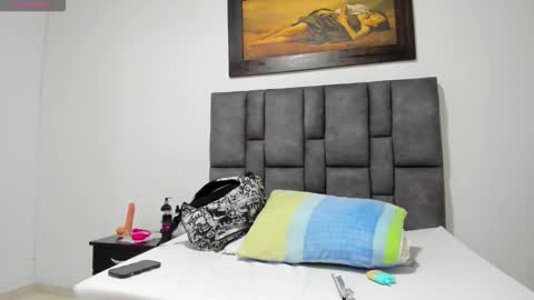 Snapshot of vahiolet_smith chatting on April 15, 2026, 3:24 am Vahiolet smith online show from April 15, 2026, 3:24 am
