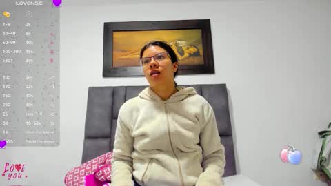 Snapshot of vahiolet_smith chatting on April 17, 2026, 3:31 am Vahiolet smith online show from April 17, 2026, 3:31 am