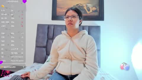 Snapshot of vahiolet_smith chatting on May 9, 2026, 3:23 am Vahiolet smith online show from May 9, 2026, 3:23 am