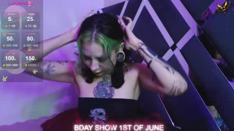 Snapshot of vainilla_l chatting on May 17, 2026, 12:19 am Vainilla Independent model online show from May 17, 2026, 12:19 am