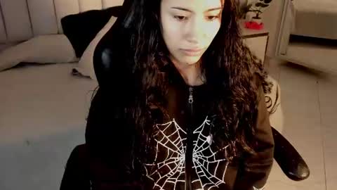 Snapshot of vaiolethsan chatting on June 15, 2026, 1:02 pm Vaioleth online show from June 15, 2026, 1:02 pm