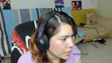 Snapshot of vaioletuwu chatting on February 28, 2025, 3:37 am Vaiolet1314 online show from February 28, 2025, 3:37 am