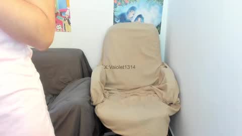 Snapshot of vaioletuwu chatting on September 10, 2025, 10:54 pm Vaiolet1314 online show from September 10, 2025, 10:54 pm