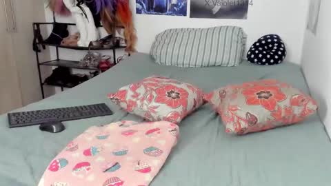 Vaiolet1314 online show from December 21, 2025, 12:29 am