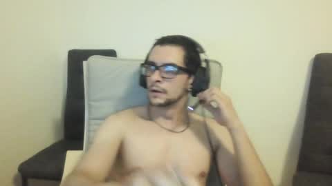 valdivar__ online show from June 25, 2026, 2:33 am