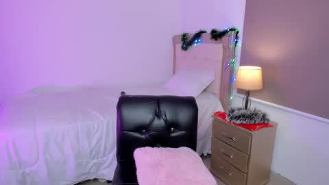 HI IM NEW online show from December 29, 2024, 4:08 pm
