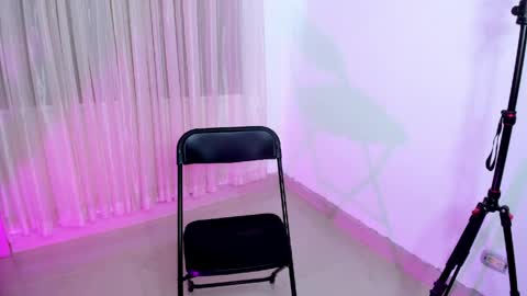 Snapshot of vale_kross chatting on April 8, 2026, 2:50 pm HI IM NEW online show from April 8, 2026, 2:50 pm
