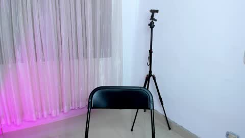 Snapshot of vale_kross chatting on April 11, 2026, 6:12 pm HI IM NEW online show from April 11, 2026, 6:12 pm