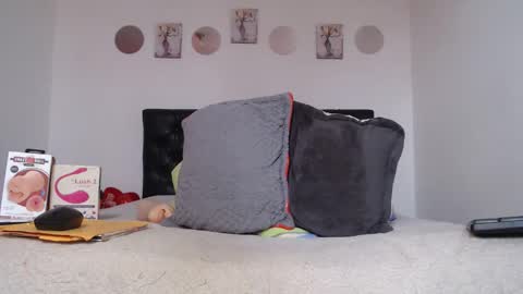 valen_foxxx online show from May 11, 2026, 2:45 pm
