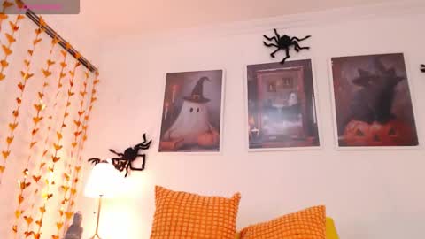 Snapshot of valen_ross_ chatting on October 10, 2025, 11:59 pm valentina Rossi 3 online show from October 10, 2025, 11:59 pm