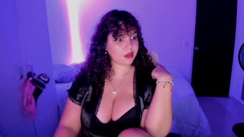 valen_smile_ online show from December 18, 2024, 5:26 am