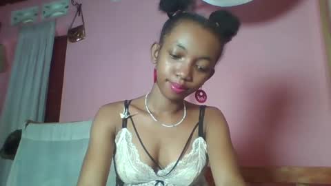 valencia302364 online show from February 1, 2025, 5:07 am