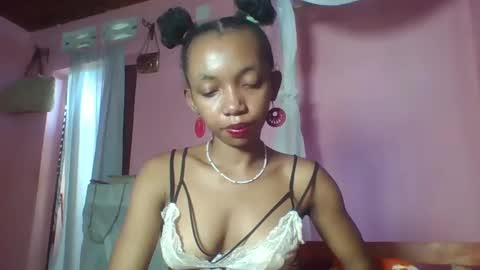 valencia302364 online show from February 18, 2025, 9:32 am