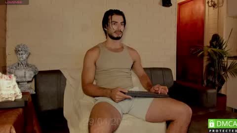valentin_hoffman online show from May 3, 2026, 12:33 pm