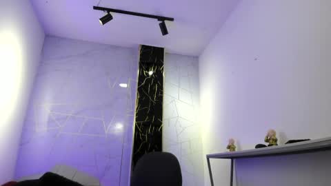 VALENTIN  online show from April 22, 2026, 2:47 am