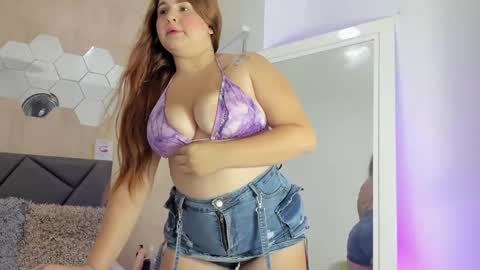 Snapshot of valentina_diiaz chatting on September 20, 2025, 2:29 pm Velentina  online show from September 20, 2025, 2:29 pm