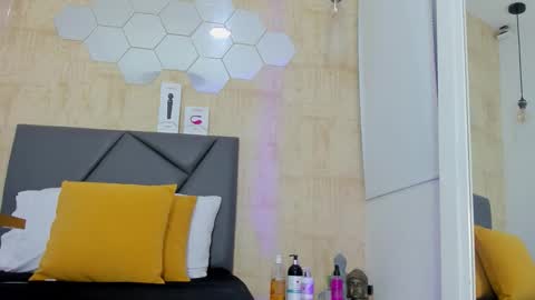 Velentina  online show from November 2, 2025, 12:51 pm