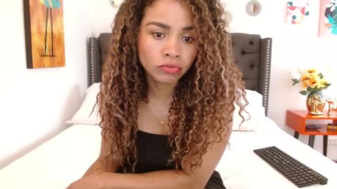 Snapshot of valentina_ferrer0 chatting on January 23, 2025, 6:24 pm Valen Ferrer online show from January 23, 2025, 6:24 pm