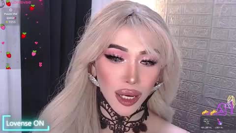 Amanda online show from November 25, 2025, 3:56 pm