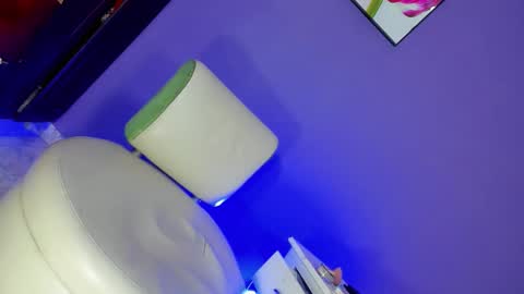 valentina_horny777 online show from December 19, 2025, 1:01 am