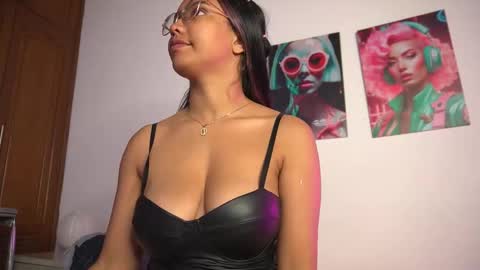 VALENTINA online show from November 27, 2025, 11:01 am