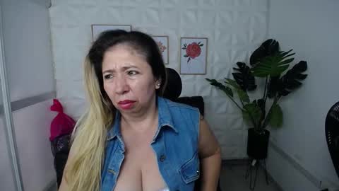 Valentina  online show from January 15, 2025, 8:58 pm
