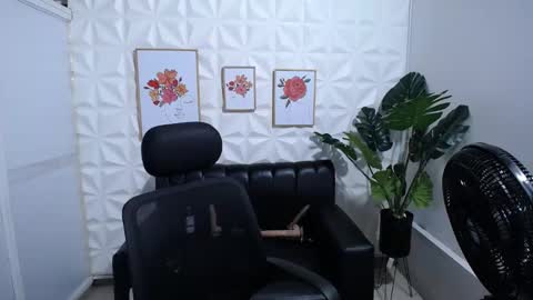 Valentina  online show from January 19, 2025, 1:43 am