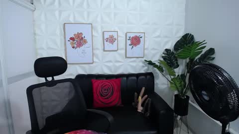 Valentina  online show from January 23, 2025, 9:18 pm