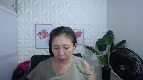 Valentina  online show from February 14, 2025, 10:14 pm