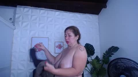 Valentina  online show from September 16, 2025, 12:55 am