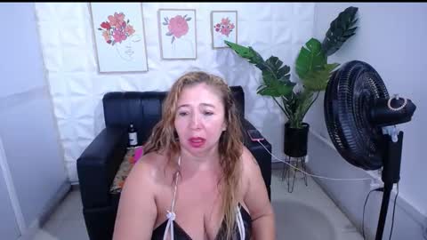 Valentina  online show from January 6, 2026, 11:07 pm