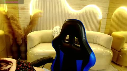 Valentina online show from May 7, 2026, 3:23 am