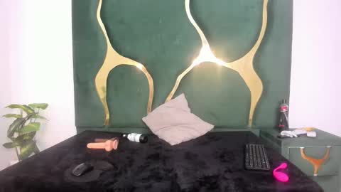 valentinaasm online show from April 21, 2026, 3:57 am
