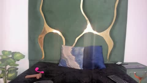 valentinaasm online show from April 23, 2026, 3:41 am