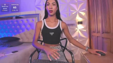 valentinaliux_ online show from May 17, 2026, 11:39 am