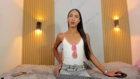 valentinaliux_ online show from June 12, 2026, 11:42 am