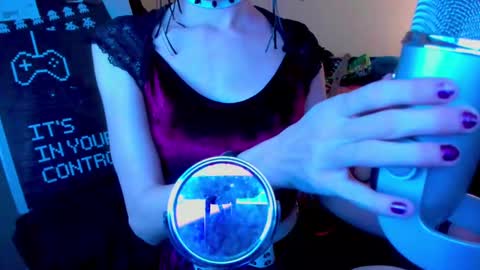 Tina Bates online show from September 16, 2025, 8:59 am