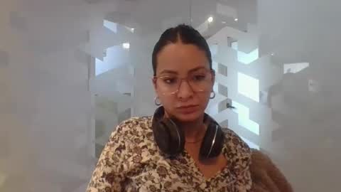 Valentina online show from May 19, 2026, 4:24 pm